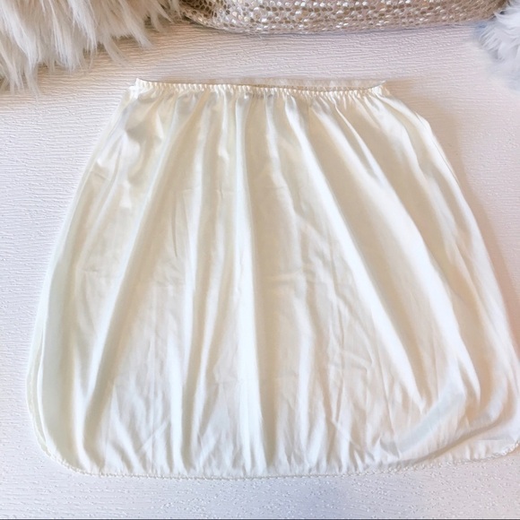 Vintage Vanity Fair Women’s Nylon Slip Under Skirt White (FREE w/ Purchase) - Picture 8 of 16
